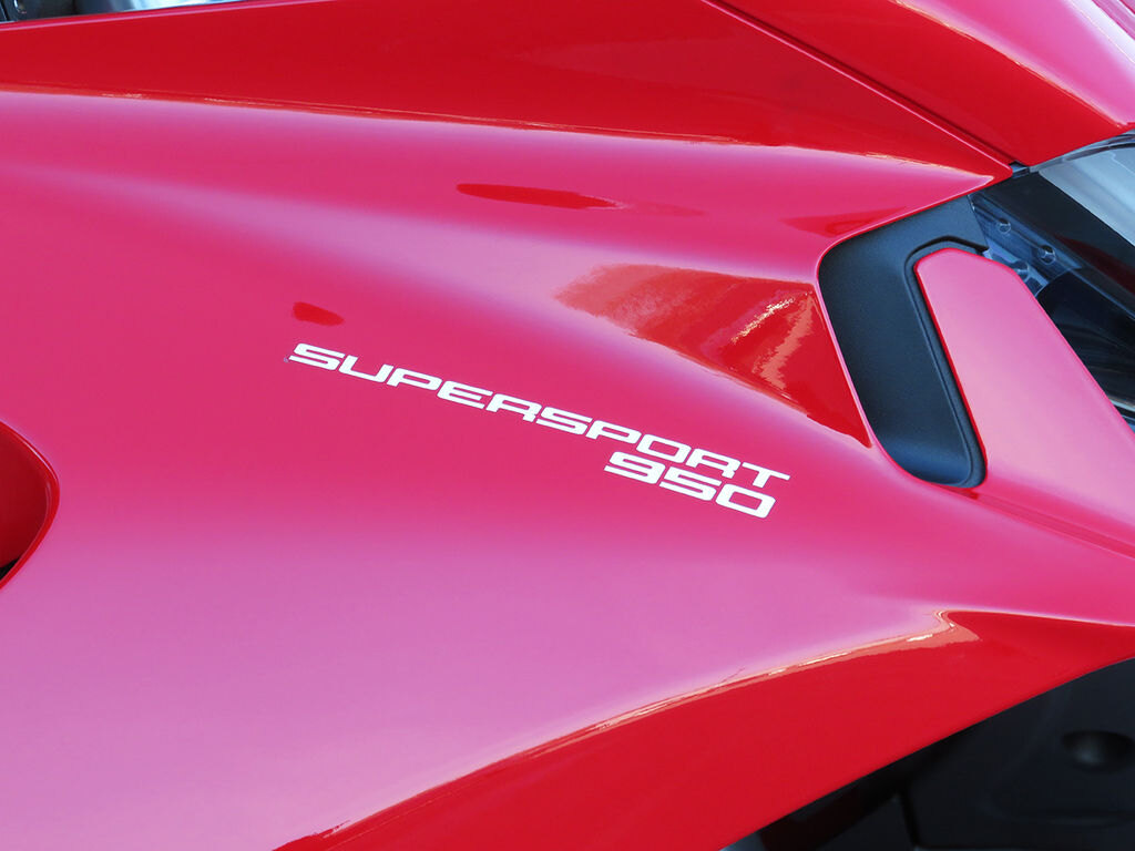 2024 Ducati Supersport 950 Red