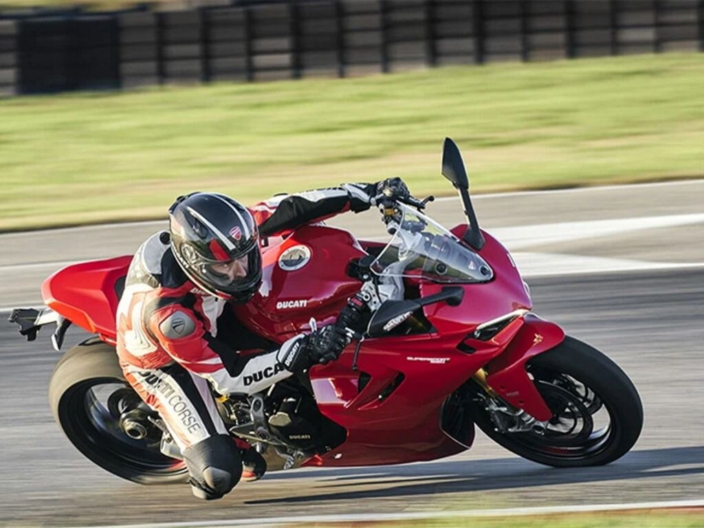 2024 Ducati Supersport 950 Red