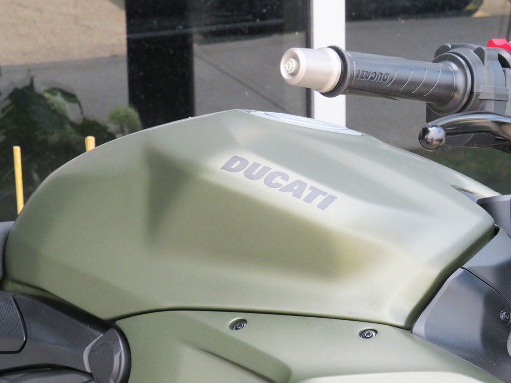 2024 Ducati Streetfighter V2 Storm Green