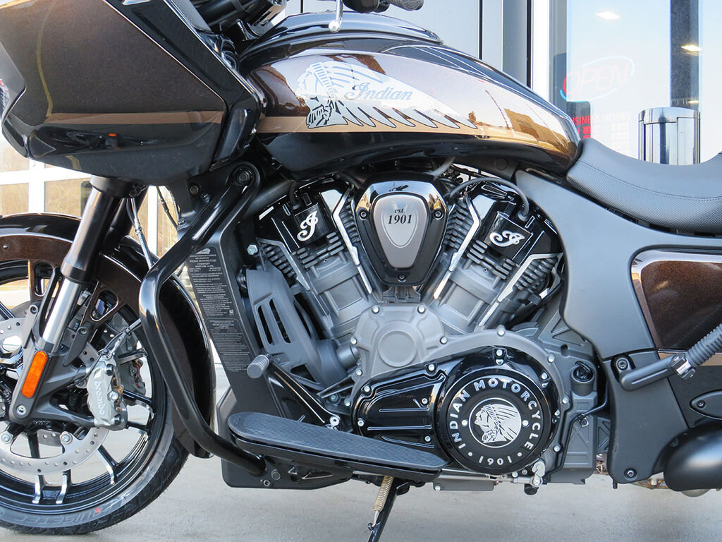 2024 Indian Motorcycle Challenger Dark Horse Icon Smoky Quartz Metallic Pearl/Black Metallic