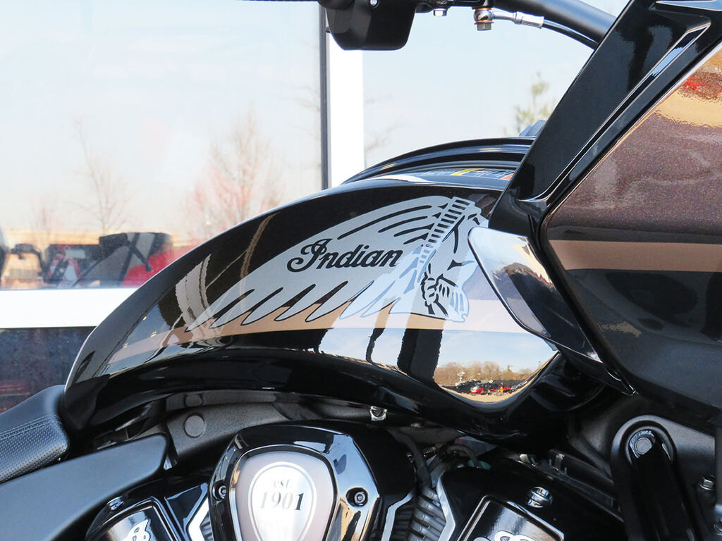 2024 Indian Motorcycle Challenger Dark Horse Icon Smoky Quartz Metallic Pearl/Black Metallic