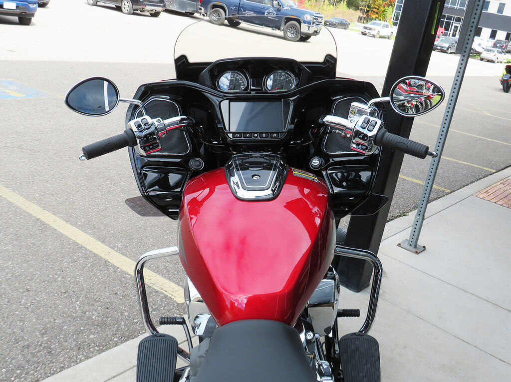 2024 Indian Motorcycle Challenger Limited w/PowerBand Audio Sunset Red Metallic