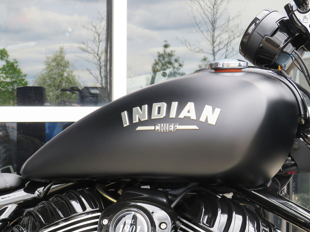 2024 Indian Motorcycle Sport Chief Black Smoke