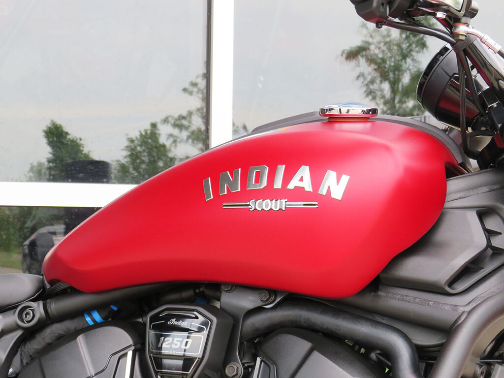 2025 Indian Motorcycle Scout Bobber Limited Sunset Red Smoke