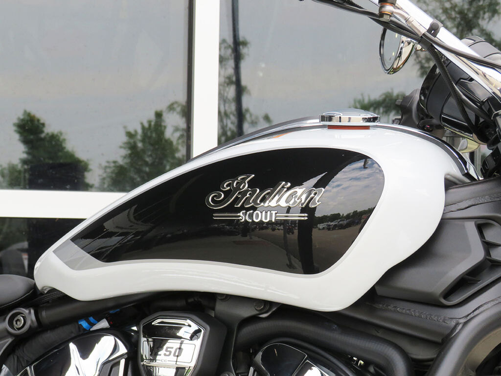 2025 Indian Motorcycle Scout Classic Limited +Tech Ghost White Metallic