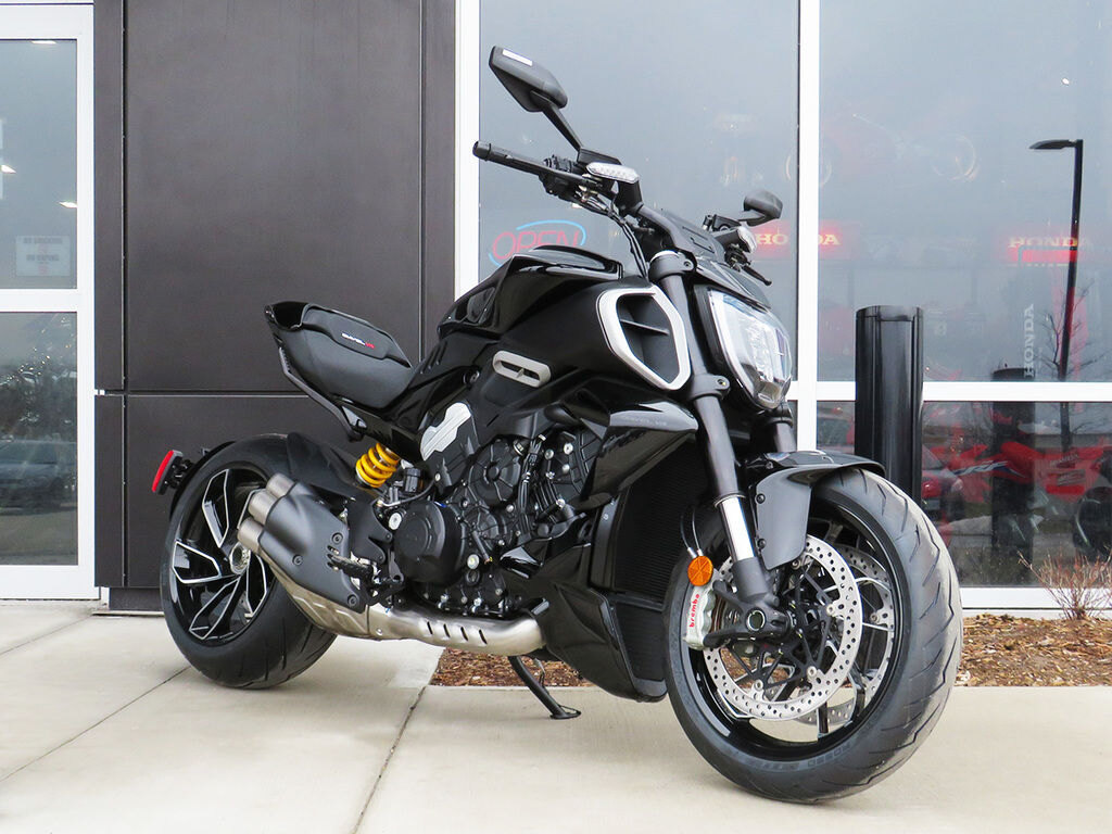 2023 Ducati Diavel 4 Thrilling Black