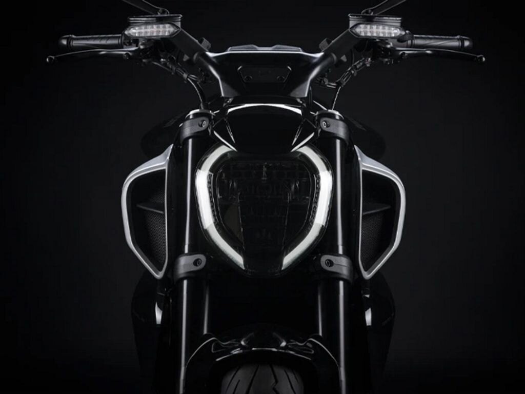 2023 Ducati Diavel 4 Thrilling Black