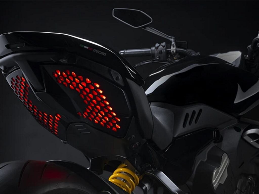 2023 Ducati Diavel 4 Thrilling Black