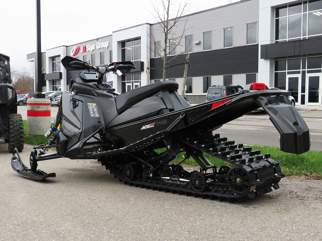 2025 Polaris 650 Switchback Assault 146 Shadow Gray / Gloss Black