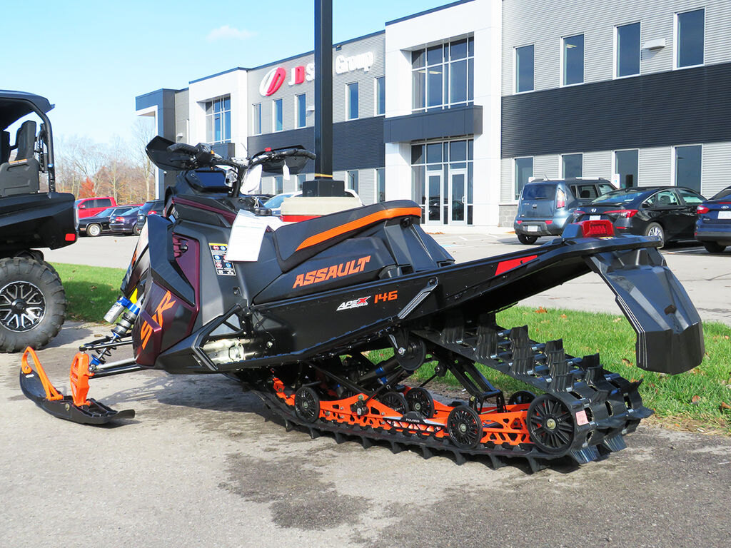 2025 Polaris Patriot 9R Switchback Assault 146 Matte Dark Cherry / Gloss Black