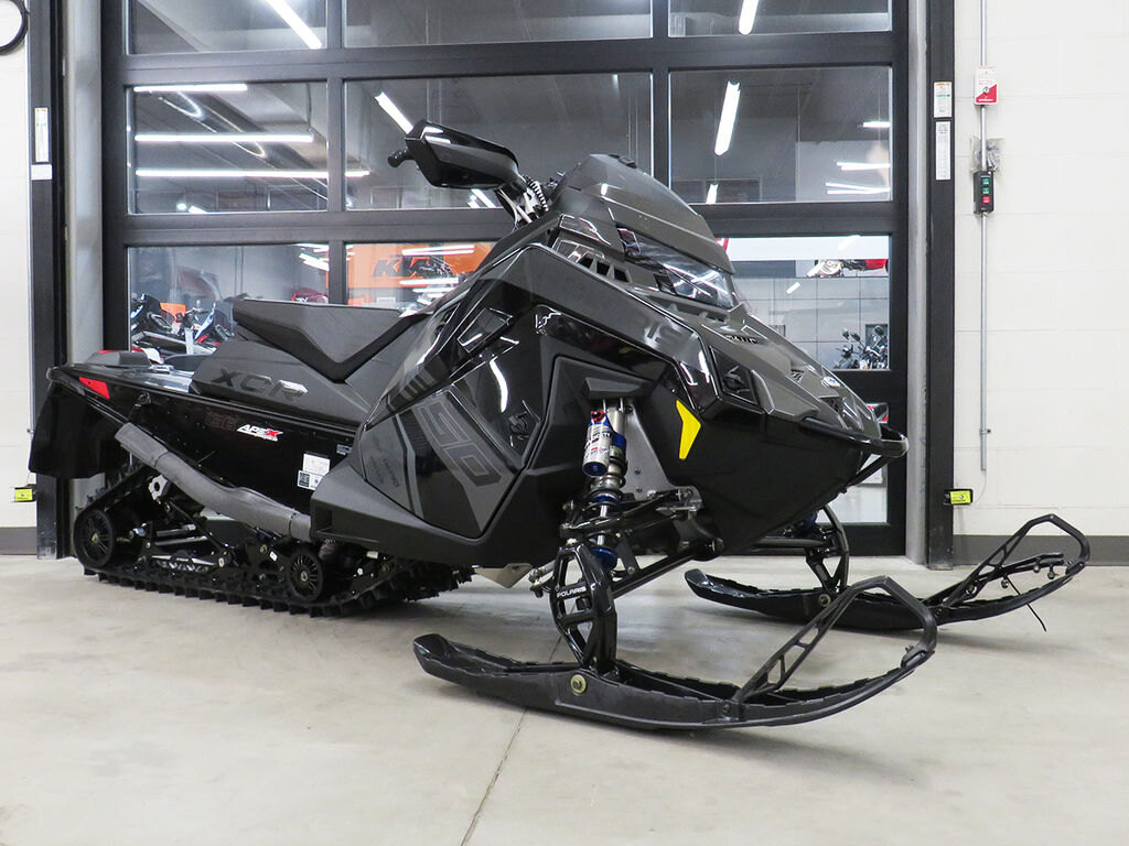 2025 Polaris 650 Indy XCR 136 Shadow Gray / Gloss Black