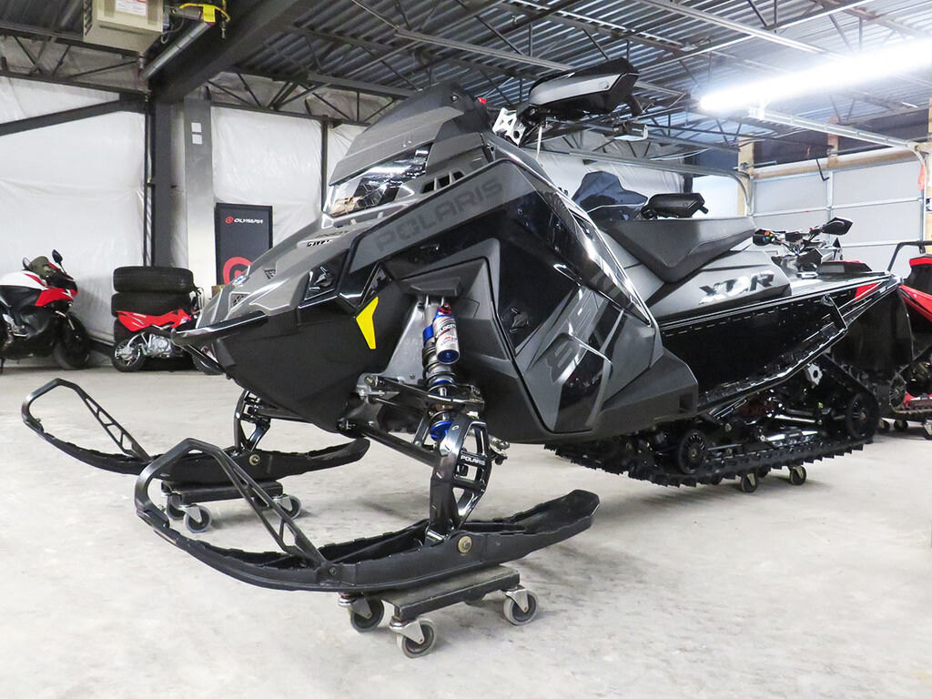 2025 Polaris 850 Indy XCR 136 Shadow Gray / Gloss Black