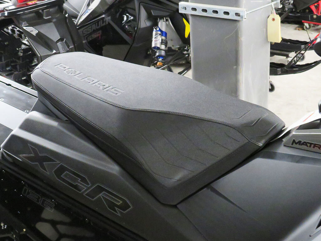 2025 Polaris 850 Indy XCR 136 Shadow Gray / Gloss Black