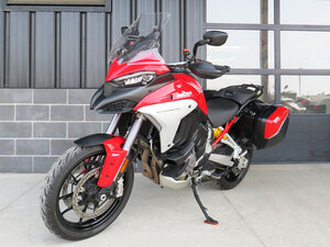 2022 Ducati Multistrada V4S Ducati Red / Forged Wheels