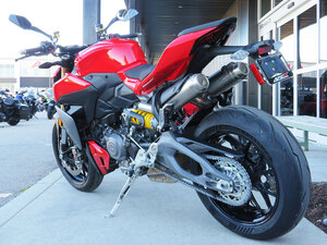 2026 Ducati Streetfighter V2 Red