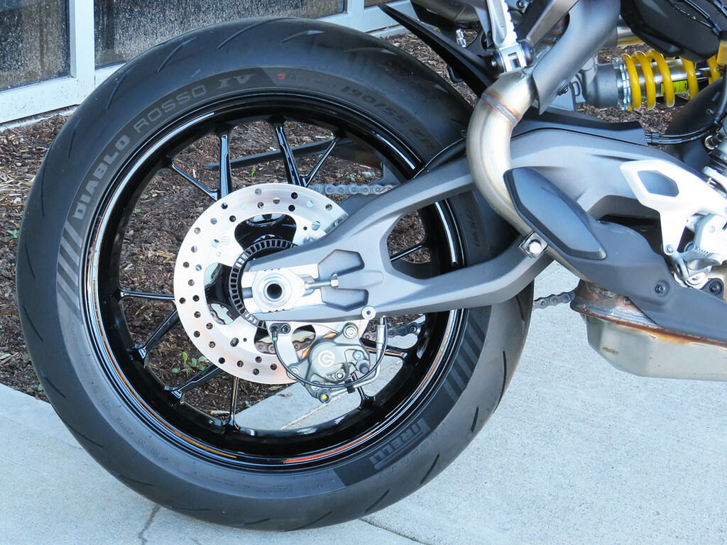 2026 Ducati Streetfighter V2 Red