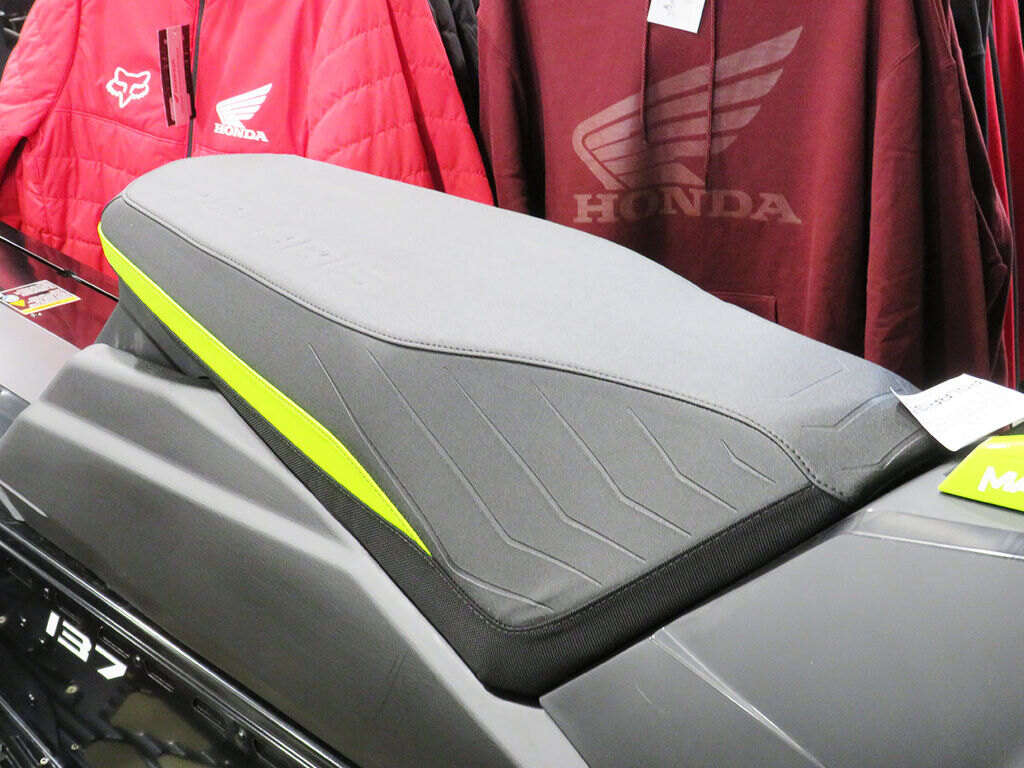 2026 Polaris 850 INDY VR1 137 Premium Matte Light Blue Metallic / Neon