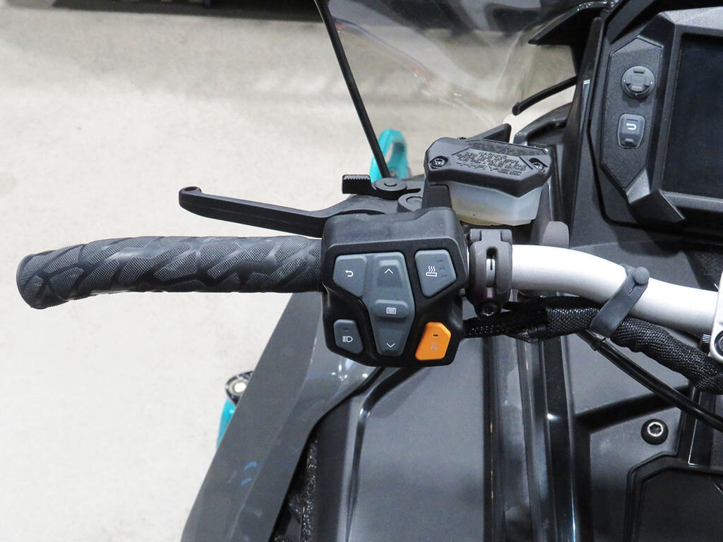 2024 Polaris 650 Indy VR1 137 Gloss Black