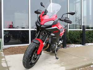 2026 BMW F 900 XR Racing red