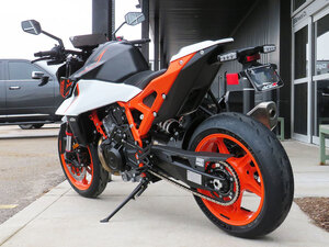 2026 KTM 990 Duke R