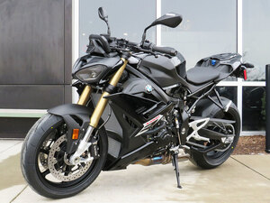 2026 BMW S 1000 R Blackstorm metallic