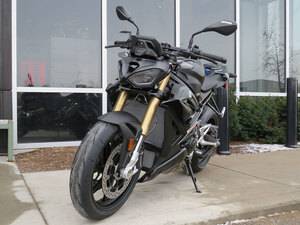 2026 BMW S 1000 R Blackstorm metallic