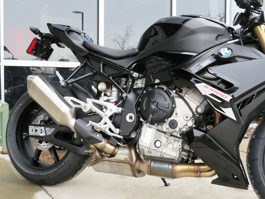 2026 BMW S 1000 R Blackstorm metallic
