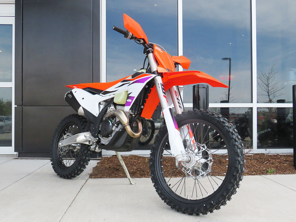 2024 CFMOTO 450NK Nebula White