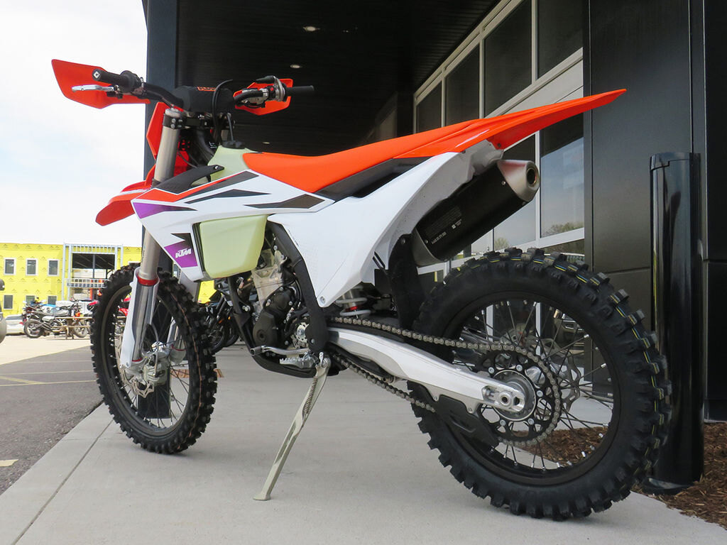 2024 CFMOTO 800NK Nebula White