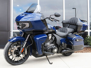 2024 Indian Motorcycle Pursuit Dark Horse with PowerBand Audio Package Springfield Blue