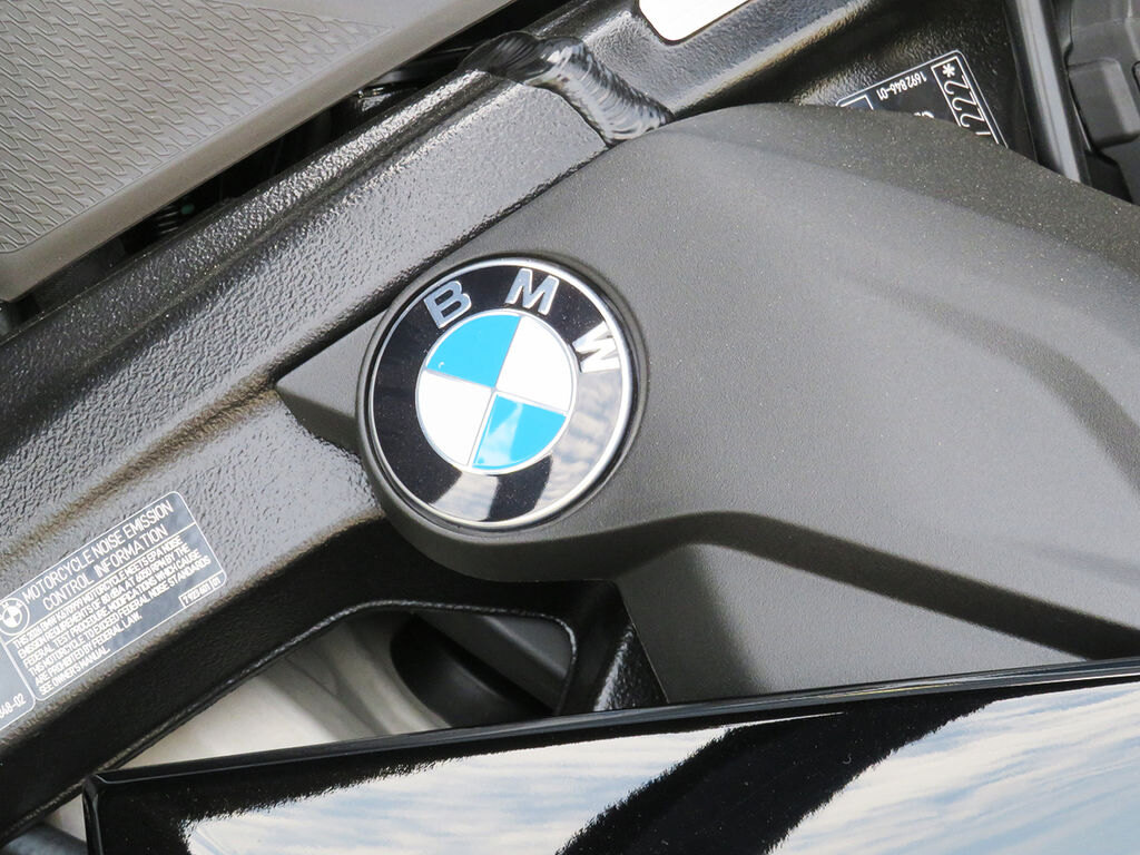 2026 BMW S 1000 R Blackstorm metallic