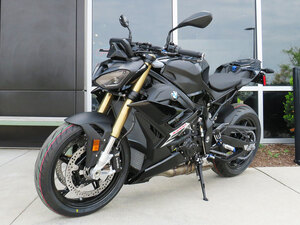 2026 BMW S 1000 R Blackstorm metallic
