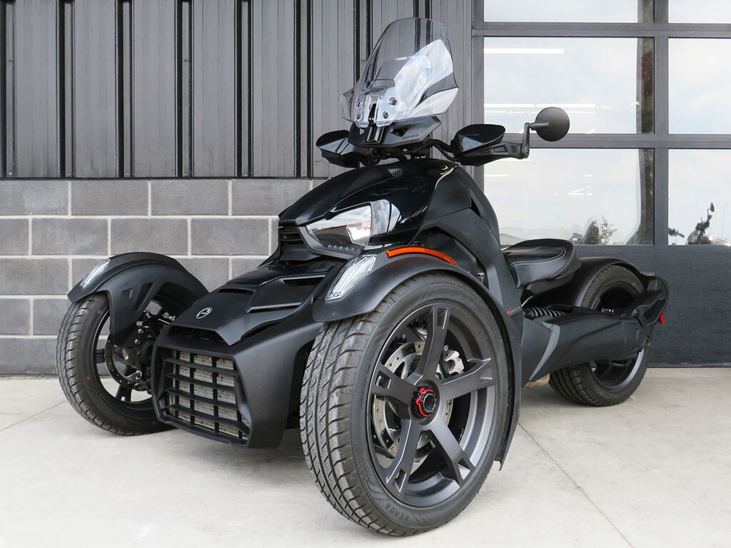 2022 Triumph Rocket 3 R Silver Ice Cranberry Red