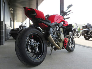 2023 Ducati Streetfighter V4 Ducati Red
