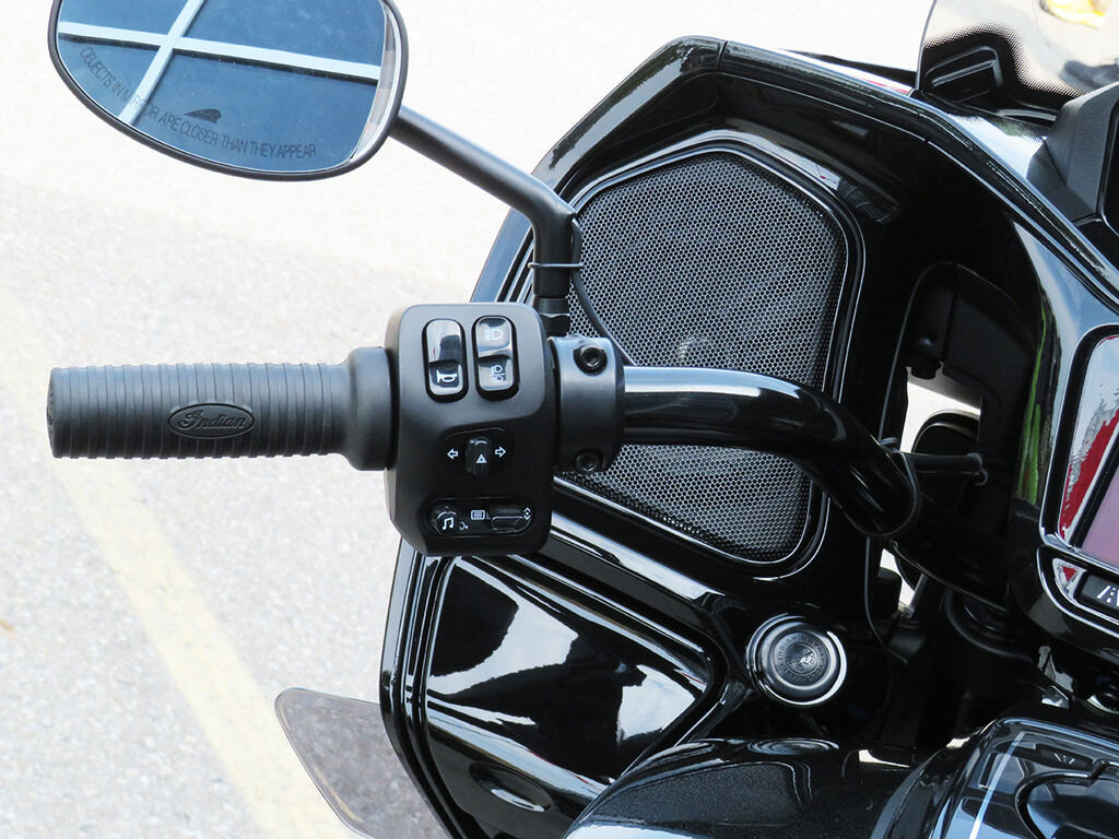 2026 Indian Motorcycle Challenger Dark Horse 112 w/PowerBand Audio Black Crystal w/Black Metalli