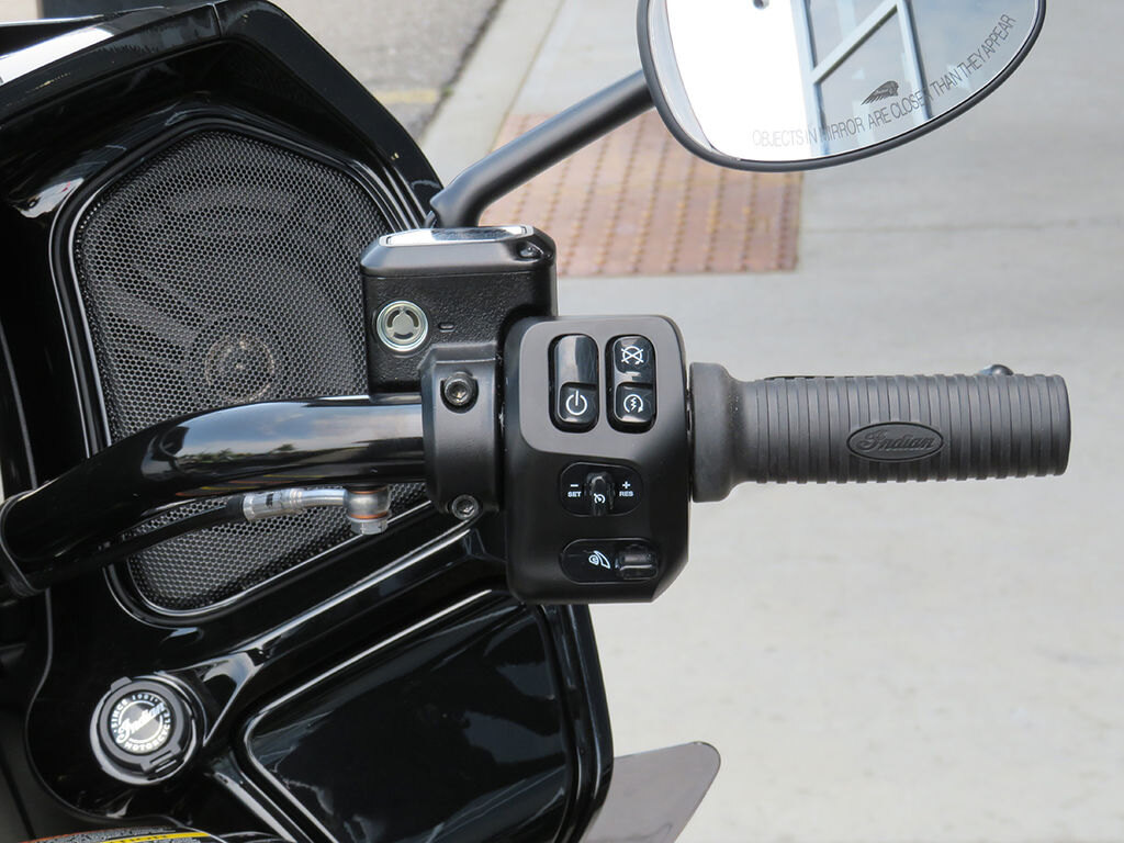 2026 Indian Motorcycle Challenger Dark Horse 112 w/PowerBand Audio Black Crystal w/Black Metalli