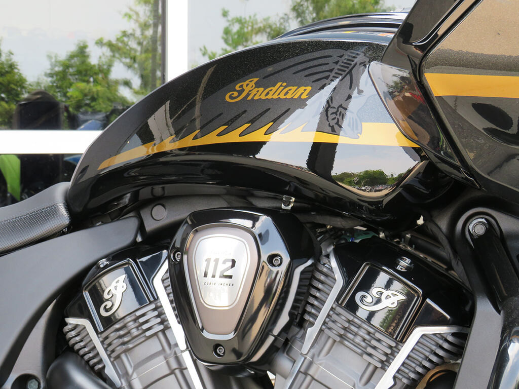 2026 Indian Motorcycle Challenger Dark Horse 112 w/PowerBand Audio Black Crystal w/Black Metalli