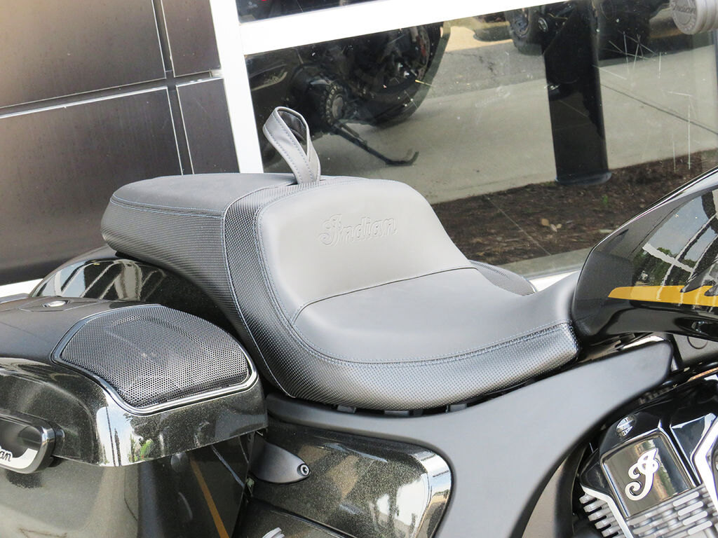 2026 Indian Motorcycle Challenger Dark Horse 112 w/PowerBand Audio Black Crystal w/Black Metalli