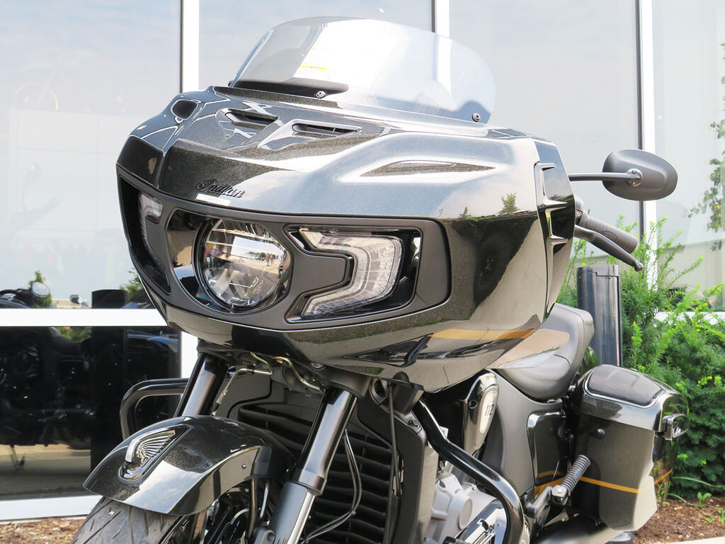2026 Indian Motorcycle Challenger Dark Horse 112 w/PowerBand Audio Black Crystal w/Black Metalli