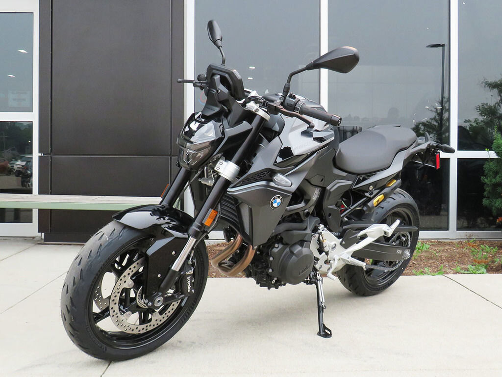 2026 Indian Motorcycle Challenger Dark Horse 112 Black Crystal w/Black Metallic & Championship G