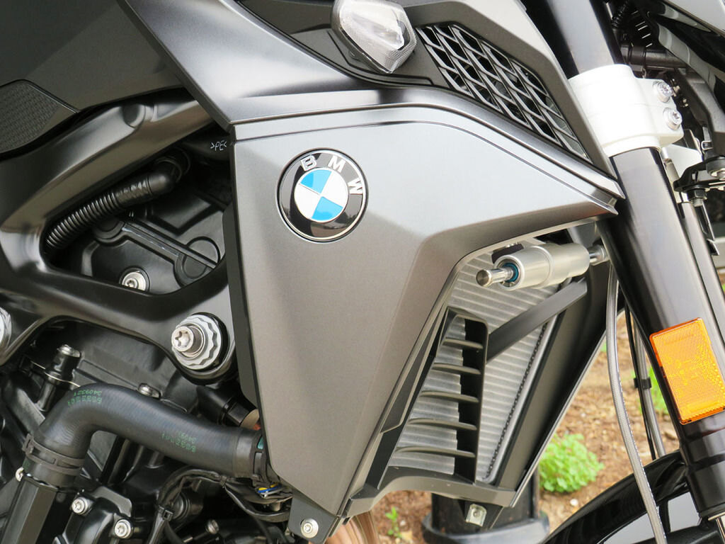 2026 BMW F 900 R Triple Black
