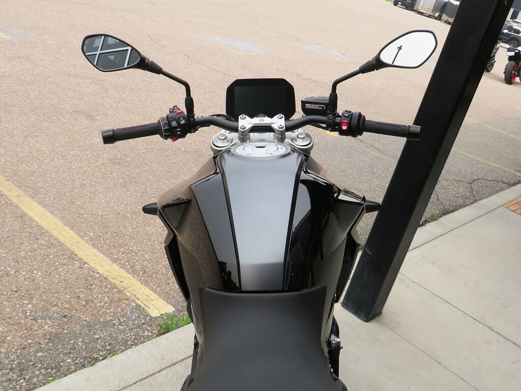 2026 BMW F 900 R Triple Black