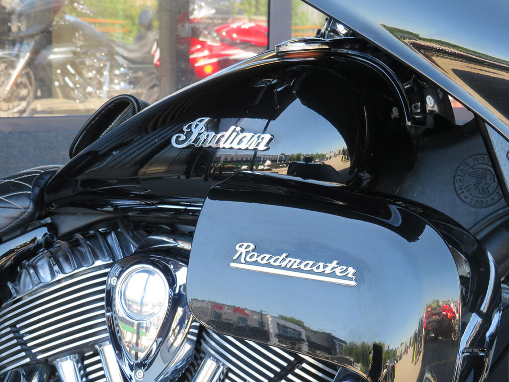 2019 Indian Motorcycle Roadmaster Thunder Black