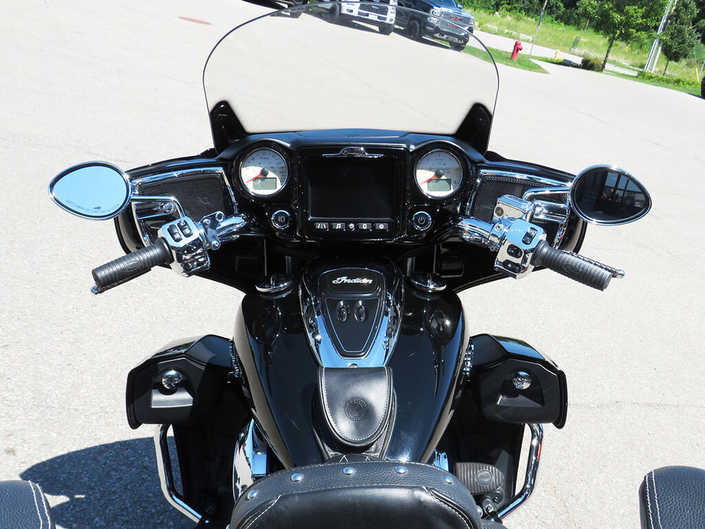 2019 Indian Motorcycle Roadmaster Thunder Black