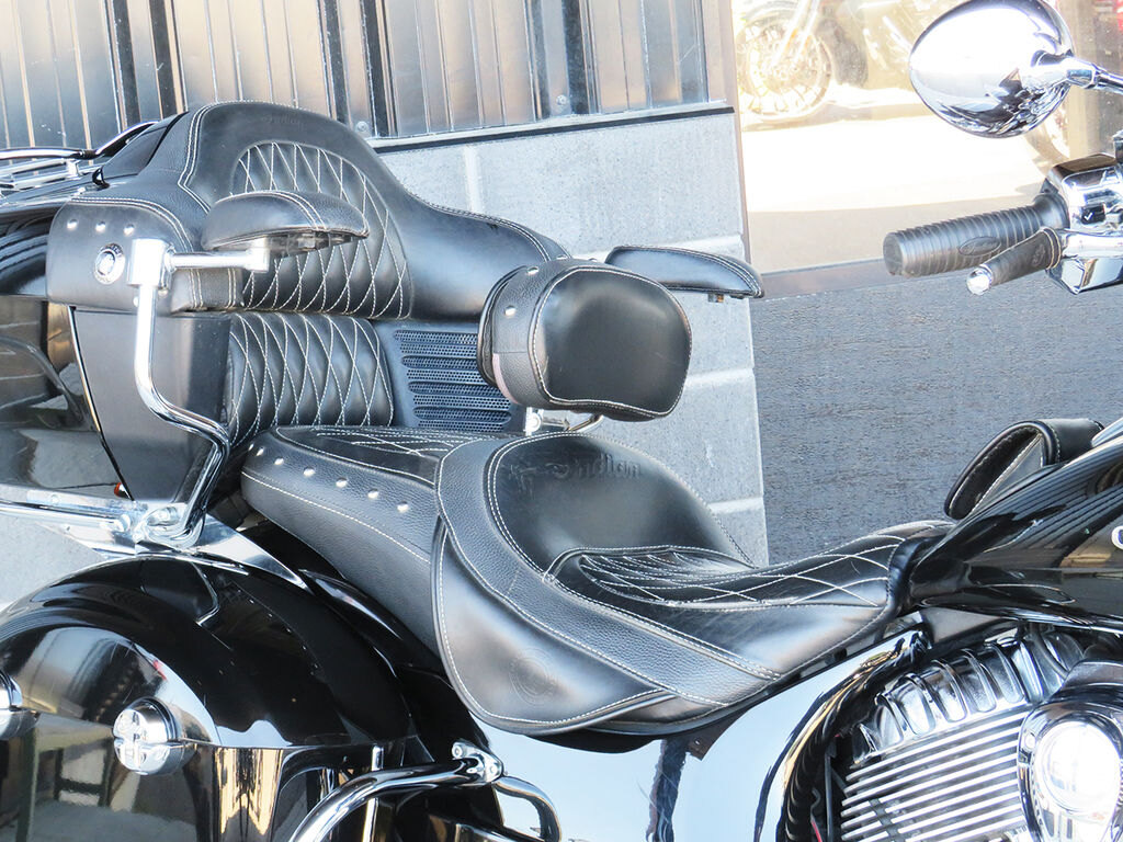 2019 Indian Motorcycle Roadmaster Thunder Black