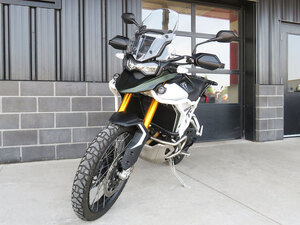 2024 Triumph Tiger 900 Rally Pro Matt Khaki Green / Matt Phantom Black
