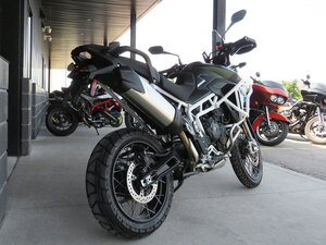 2024 Triumph Tiger 900 Rally Pro Matt Khaki Green / Matt Phantom Black