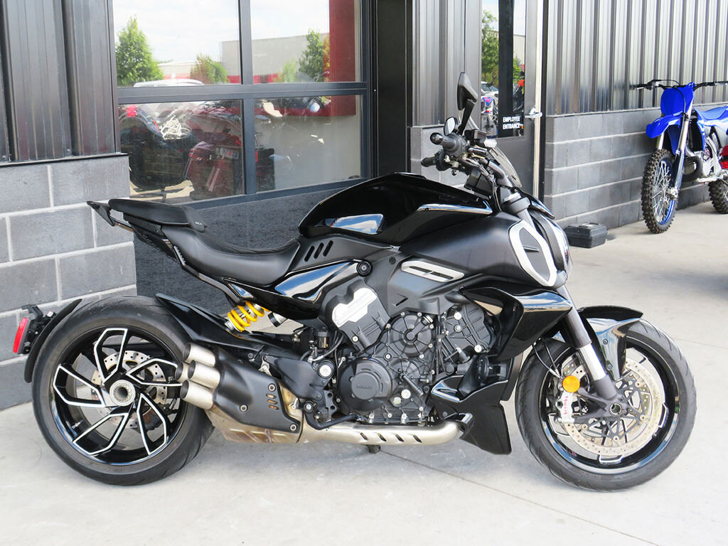 2023 Ducati Diavel 4 Thrilling Black