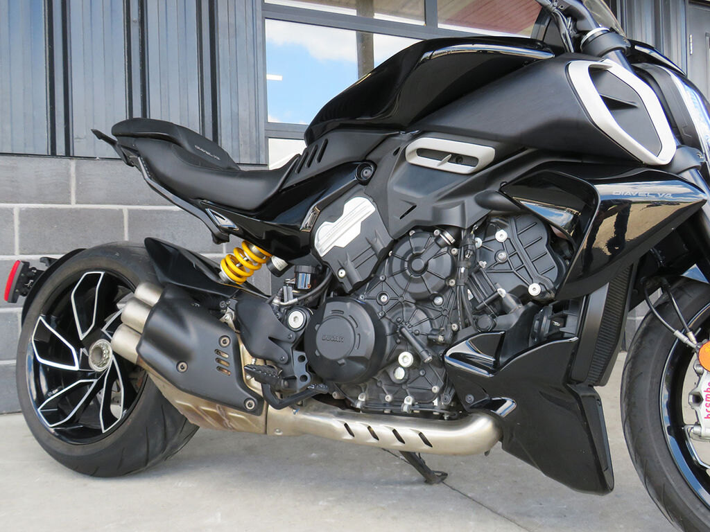 2023 Ducati Diavel 4 Thrilling Black