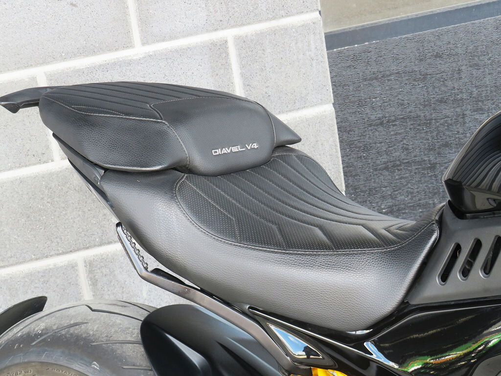 2023 Ducati Diavel 4 Thrilling Black